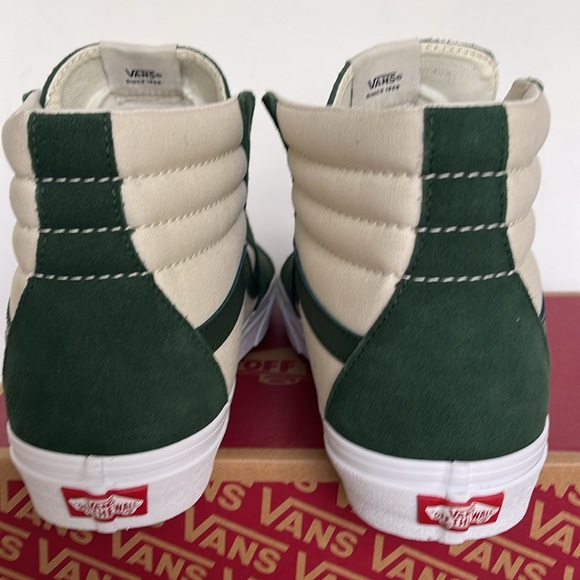 Vans Men’s Sk8-Hi Canvas/Suede Mountain Vie
VN0007NSBD6
Sneakers - Picture 13 of 16